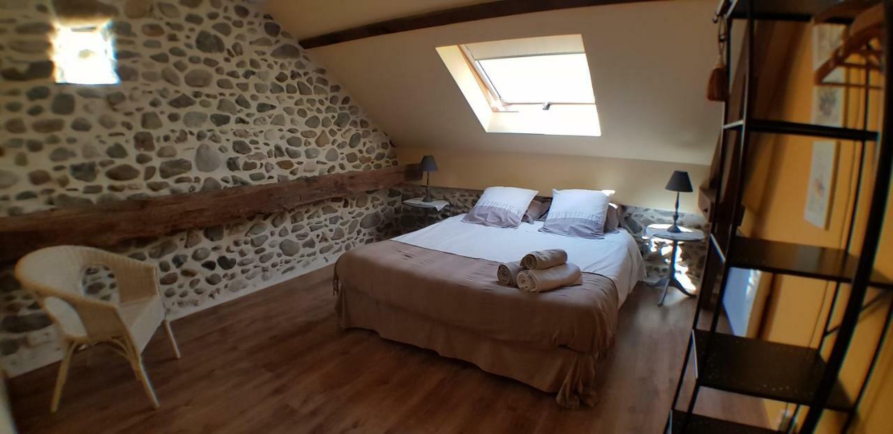Maison D'Hotes Les 3 Baudets Issor Kültér fotó